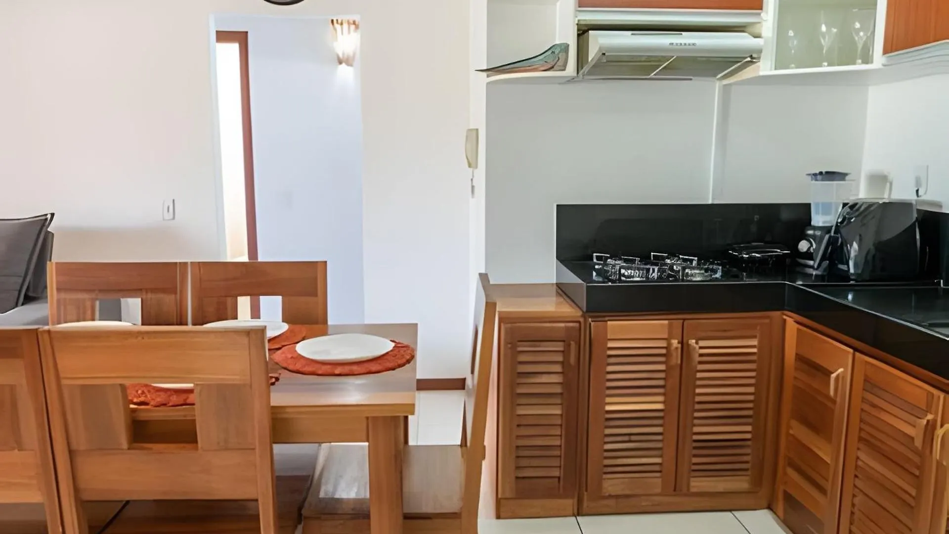 Casa de Férias 450M Praia De Taperapuan; Piscina; 2 Quartos; Wifi 300 Mbs; Churrasqueira; Estacionamento Gratuito 1 Carro Porto Seguro
