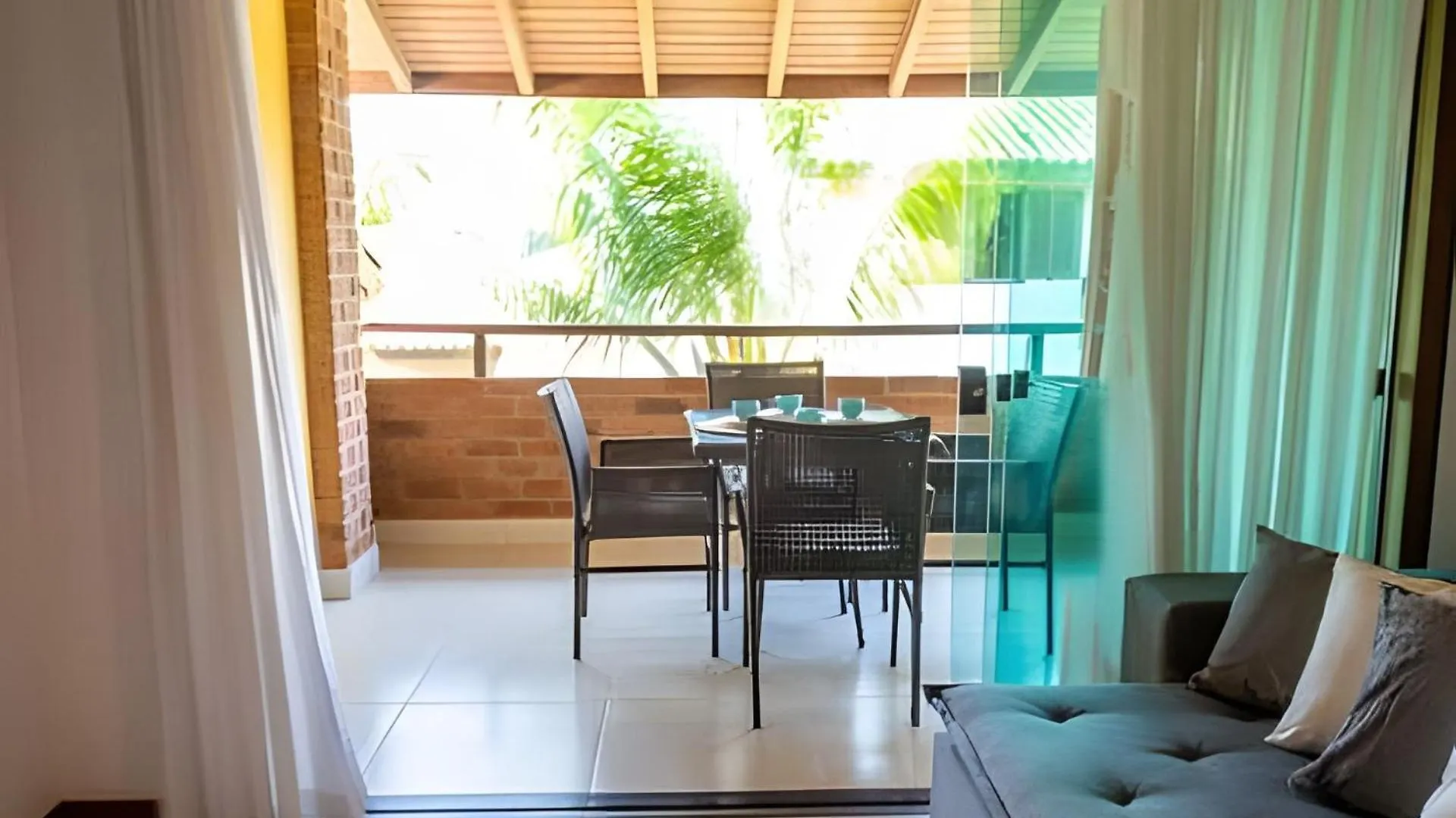 Casa de Férias 450M Praia De Taperapuan; Piscina; 2 Quartos; Wifi 300 Mbs; Churrasqueira; Estacionamento Gratuito 1 Carro Porto Seguro Brasil
