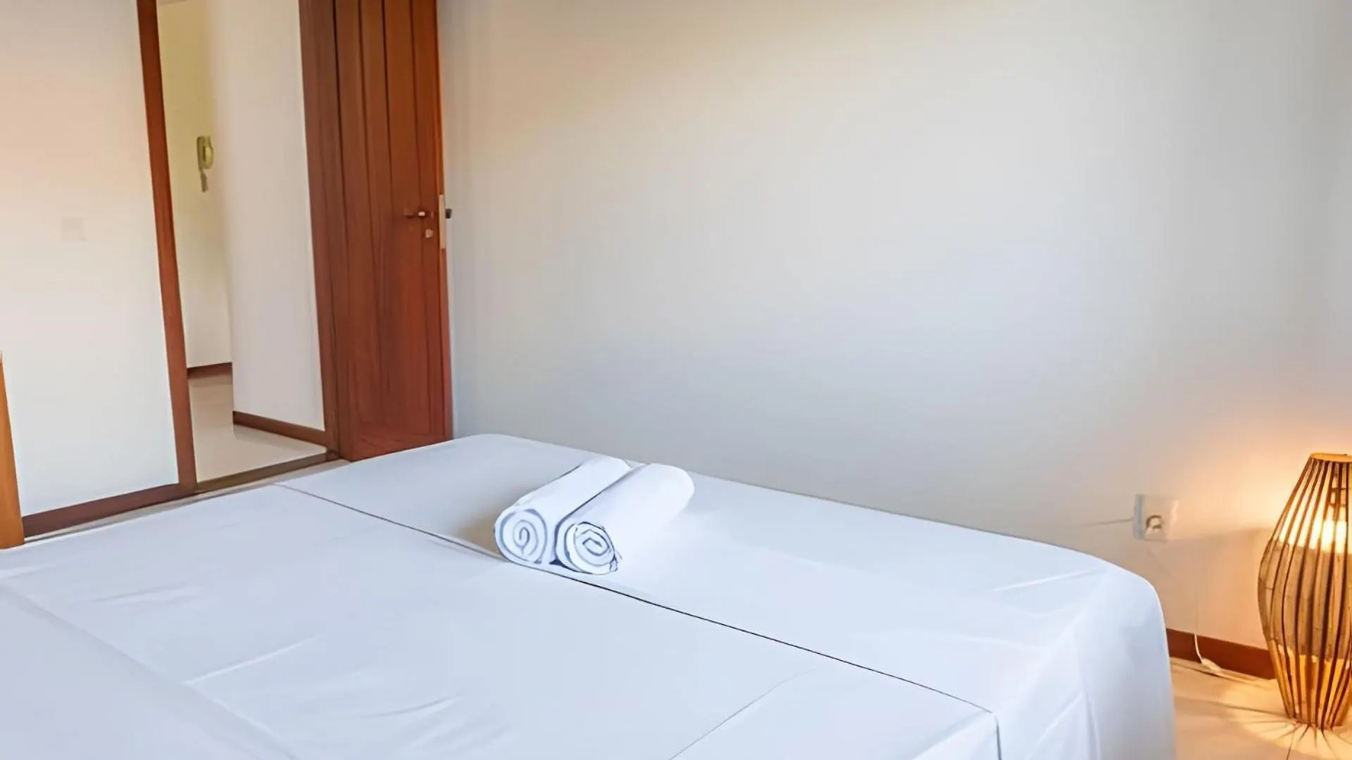 450M Praia De Taperapuan; Piscina; 2 Quartos; Wifi 300 Mbs; Churrasqueira; Estacionamento Gratuito 1 Carro Porto Seguro Brasilien
