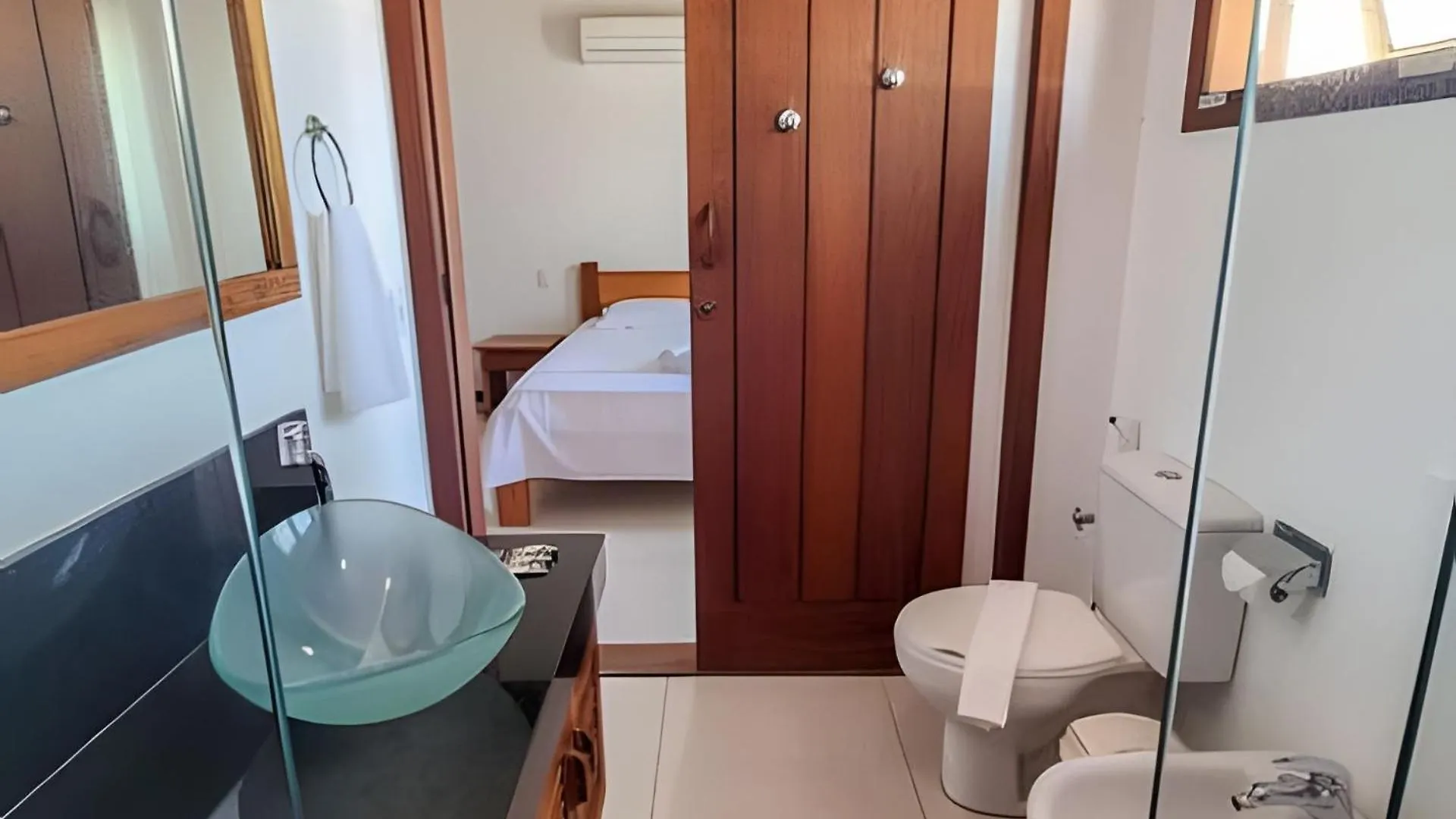450M Praia De Taperapuan; Piscina; 2 Quartos; Wifi 300 Mbs; Churrasqueira; Estacionamento Gratuito 1 Carro Porto Seguro 0*,  Brasil